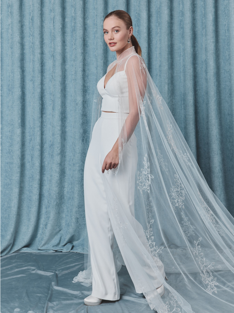 Poirier C-75107 Umhang gold main product photo